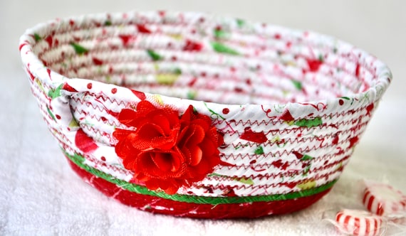 Christmas Candy Bowl, 1 Handmade Holiday Gift Basket, Potpourri Holder, Entry Key Bowl, Holiday Decor, Ring Dish Tray, Christmas Decor