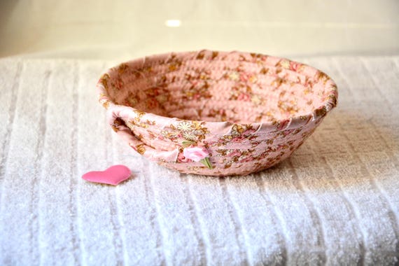 Pink Shabby Chic Basket, 1 Handmade Rose Bowl, Vintage Pink Candy Dish, Victorian Roses Fabric Bowl, Small Desk Bowl, Gift for her girl
