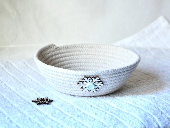 Snowflake Candy Bowl: Handmade Rope Basket, Snowy Gift Basket, Country Snow Day Bowl