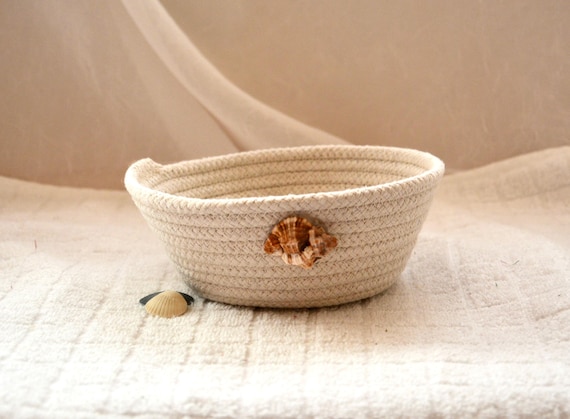 Coastal Candy Dish, Seashore Rope Bowl, 1 Handmade Shell Holder, Ring Bowl, Cape Cod Shell Basket, Newport Beach Bowl