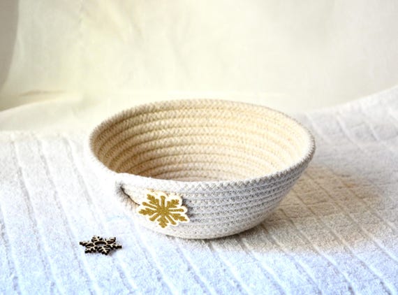 Christmas Candy Bowl, Gold Snowflake Basket, 1 Handmade Rope Bowl, Key Holder, Snowy Winter Clothesline Bowl