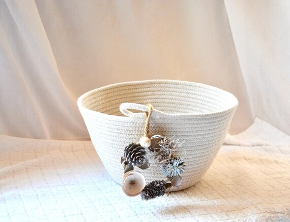 Rustic Holiday Rope Basket, Handmade Country Fruit Bowl, Christmas Wreath Bread Basket