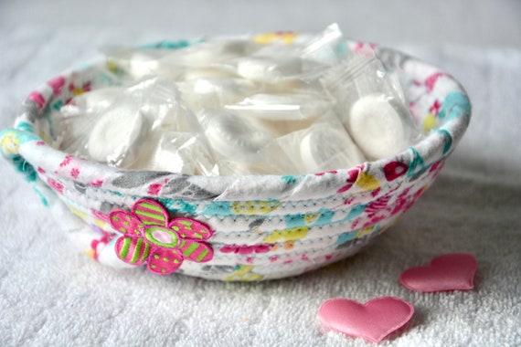 Cute Candy Bowl, Small Pink Key Basket, Handmade Daisy Bowl, Ring Dish, Country Cottage Bowl, Fabric Rope Basket. Cute Gift for her Mom