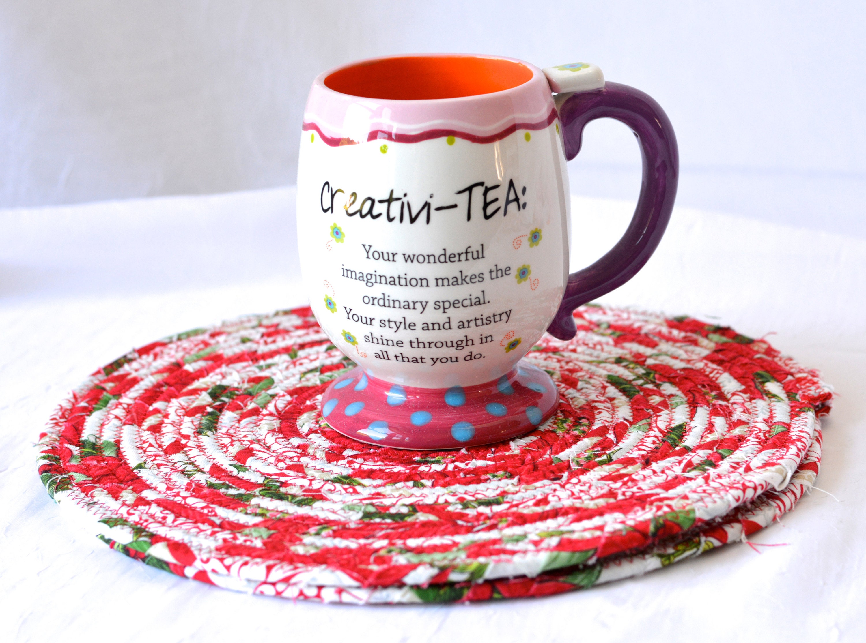 Lovely Christmas Trivets, 2 Handmade Place Mats, 2 Quilted Potholders, Table Topper, Christmas 