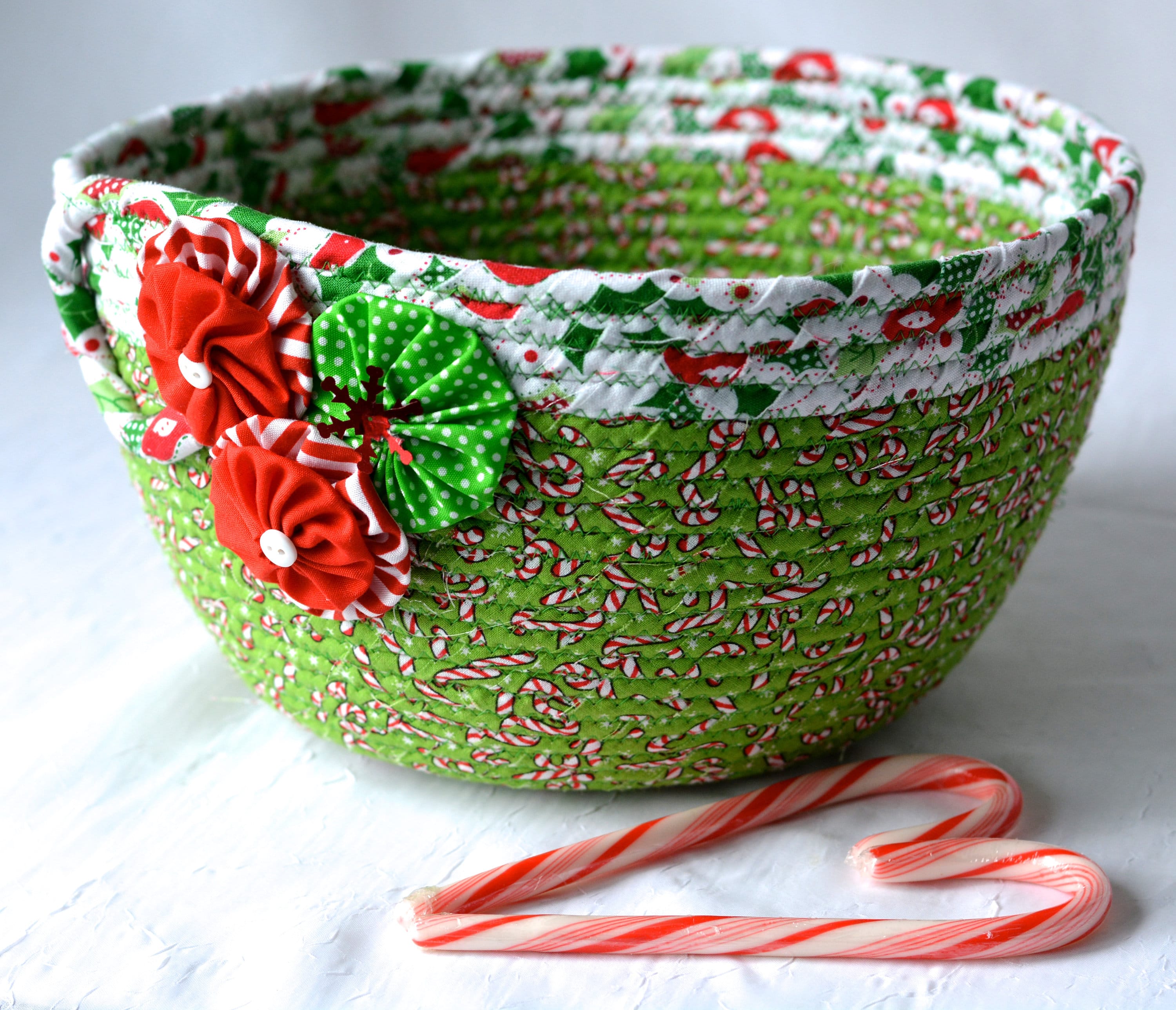 Green Christmas Decoration Holiday Card Basket Handmade Christmas Fruit Bowl Bread Basket Christmas Home Decor Candy Cane Bowl
