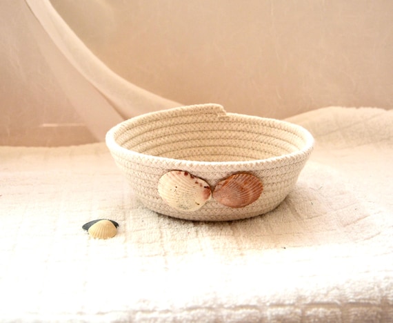 Seashell Candy Dish, Nautical Rope Bowl, 1 Handmade Shell Holder, Coastal Ring Bowl, Cape Cod Shell Basket, Seashore Beach Bowl