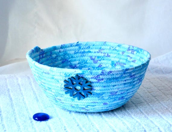Blue Snowflake Basket, 1 Handmade Fruit Bowl, Holiday Bread Basket, Potpourri Bowl, Napkin Holder, Snowy Home Decor, Quilted Key Bowl