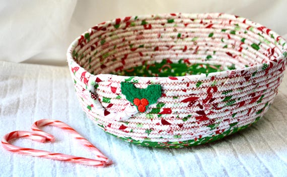 Christmas Candy Bowl, Handmade Decorative Entry Basket, Holiday Gift Basket, Festive Napkin Holder, Christmas Holly Bowl