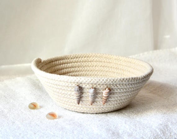 Summer Picnic Basket, Candy Dish, Beach Shell Holder, Handmade Rope Basket, Minimalist Key Bowl, Small Ring Bowl, Cape Cod Shell Basket