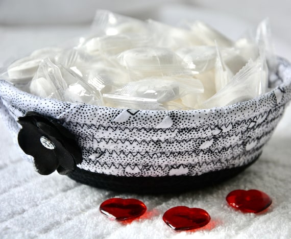 Small Ring Dish, Handmade Gift Basket, Key Tray, Black and White Candy Dish, Desk Accessory Basket, Potpurri Bowl, Artisan Quilted