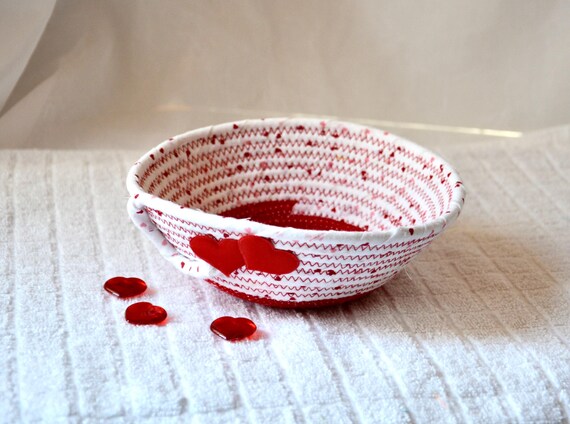 Cute Red Candy Dish, Lovely Heart Gift Basket, Valentine's Day Party Favor, 1 Handmade Trinket Ring Dish, Key Holder, Gift for her Mom