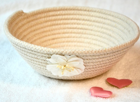 Cute Rope Bowl, Handmade Clothesline Basket, Small Key Holder Basket, Cottage Chic Candy Dish, Farmhouse Rustic Ring Dish, Minimalist Bowl