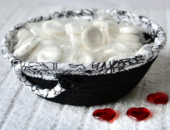 Black Ring Dish, Handmade Potpourri Bowl, Key Tray, Black and White Candy Dish, Desk Accessory Basket, Small Rope Pottery, Artisan Quilted