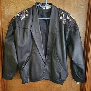 Veste en cuir noire avec perles-paillettes-Veste en cuir vintage des années 90-Veste en cuir souple-Veste en cuir à paillettes-Veste en cuir perlée
