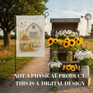 Puede incluir: Un diseño digital que presenta una escena de granja con un granero, calabazas y girasoles. El texto dice "The Nawlin Family". La imagen está ambientada al aire libre con una exhibición de madera de girasoles y margaritas. El texto en la parte inferior dice "NOT A PHYSICAL PRODUCT. THIS IS A DIGITAL DESIGN."