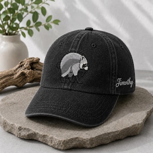 Cappello ricamato con Jimothy il procione, cappello con meme virale del procione, cappello con procione spazzatura, regalo divertente per gli amanti degli animali