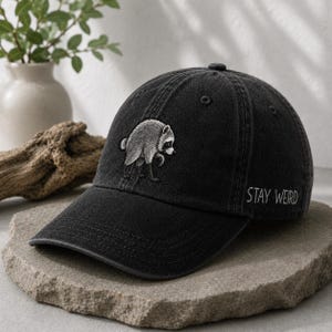 Cappello ricamato Jimothy Raccoon Stay Weird, cappello Seasttle Raccoon Trash Panda, merchandising virale con meme di procioni, regalo divertente con animali