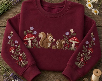 Herbstliches Sweatshirt mit Eichhörnchen-Pilz-Stickerei, Rundhalsausschnitt mit Waldtiermotiv, Cottagecore-Herbstshirt, Geschenk für Waldliebhaber