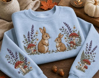Herbstliches Sweatshirt mit Hasen- und Pilzstickerei, Rundhalsausschnitt mit Waldhasenmotiv, Cottagecore-Herbstshirt, Geschenk für die gemütliche Jahreszeit