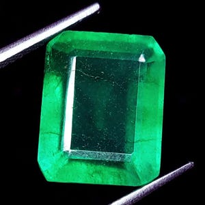 Certified Loose Gemstone Natural Green Emerald Colombian Emerald Gems Transparent Emerald 6.77 Ct Emerald Cut Emerald GIL Emerald Gemstone