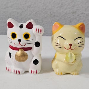 Japanese 2" Vintage Ceramic Beckoning LUCKY CAT Figurines Decor Cat Lover Asian