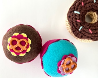 Pretzel Felt Cupcake (Your Color Choice) - Home Decor, Gifts, Pin Cushion, Birthday, Photo Prop, Tea Party, Girls Room, Sewing, Thank you