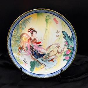 Vintage Limited Edition Pao-Chai Plate from &quot;Beauties of the Red Mansion&quot; Series