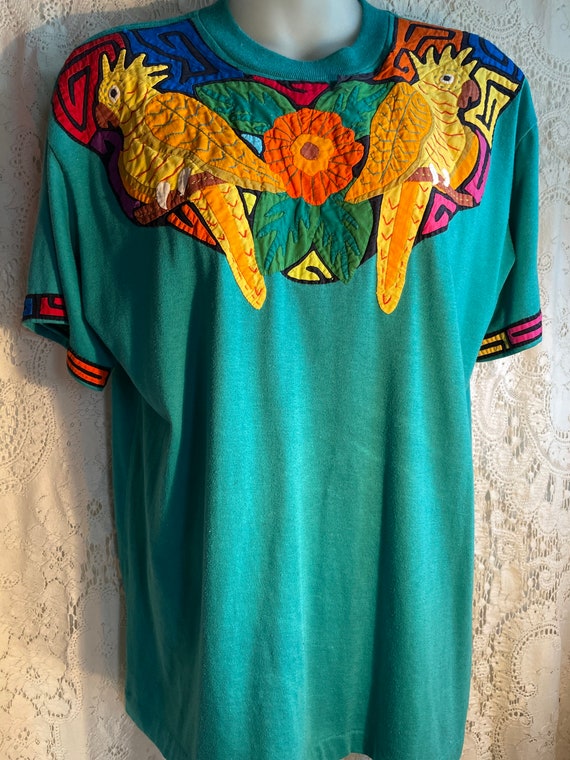 Vintage 80s T-shirt Top with quilted parrots and f