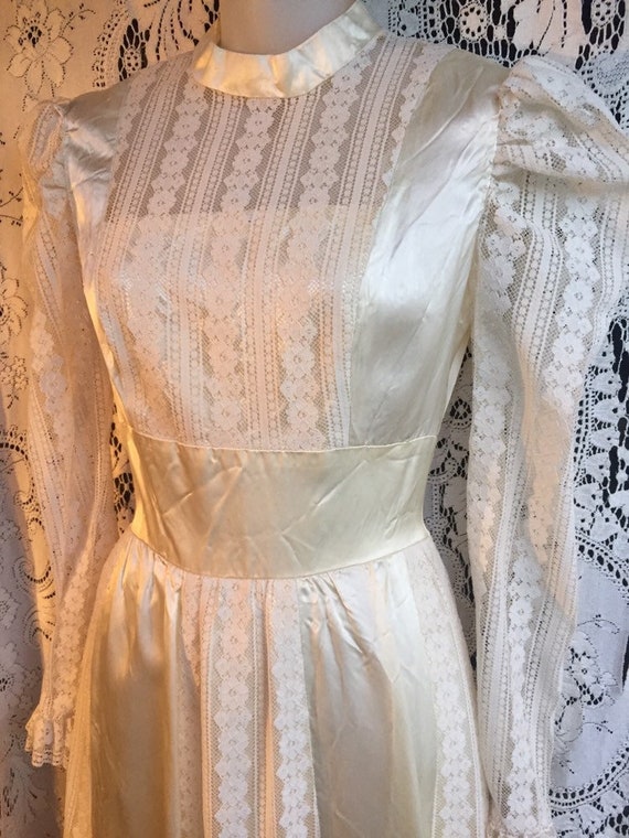 Vintage 70s country style Wedding Dress off white… - image 4