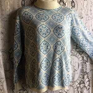 Pull de ski d’hiver vintage des années 70 avec flocons de neige et col roulé
