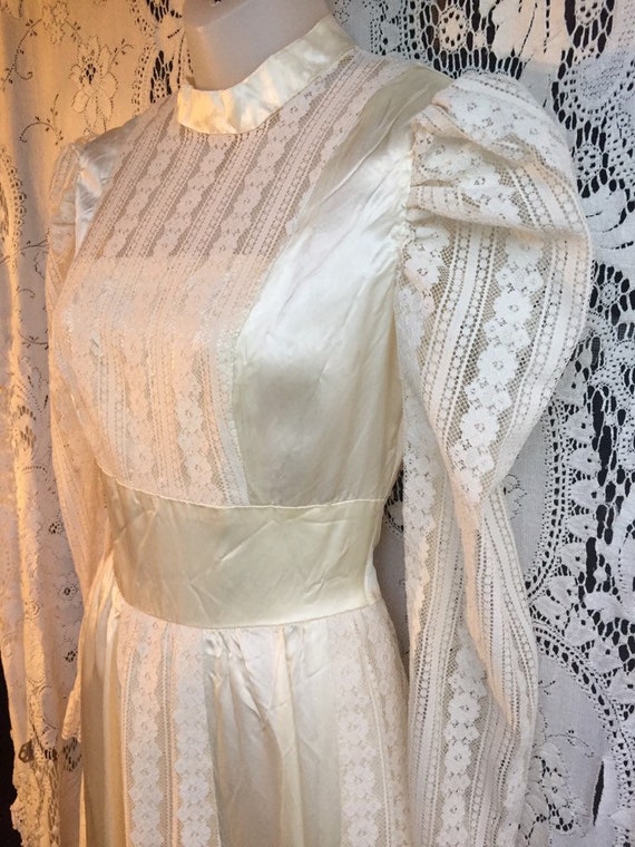 Vintage 70s country style Wedding Dress off white… - image 2