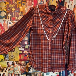 vintage des années 70 des années 80, chemise de cow-girl western à carreaux Slim Panhandle avec volants, boutons-pression