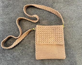 Gehäkelte Umhängetasche; Handgefertigte Tasche; Umhängetasche