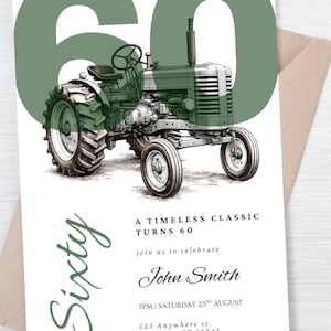 Könnte beinhalten: Eine weiße Einladungskarte mit einer grünen Traktorillustration und der Zahl 60. Der Text lautet "Sechzig", "Ein zeitloser Klassiker wird 60" sowie Veranstaltungsdetails wie Name, Datum, Uhrzeit und Adresse.