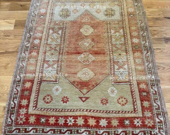 Kleiner Terrakotta & Olivgrüner Wollteppich • Tribal Boho Eingangsbereich • Rustikaler Geometrischer Gebetsteppich.
