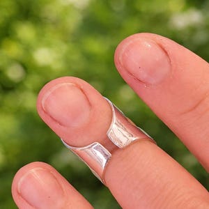 Adjustable Brass Arthritis Ring Splint | Statement Finger Stabilizer for Boutonniere & Swan Neck Deformity, EDS Joint Splint ring, gift ring