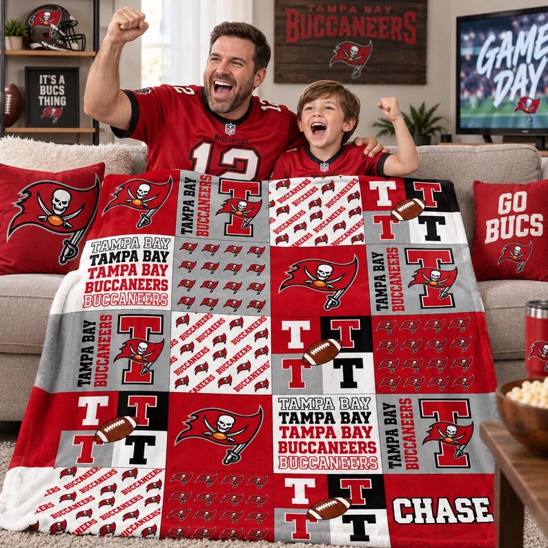 Tampa Bay Buccaneers Custom Name Flannel Blanket,Pirate Flag Patchwork Print Football Throw,Birthday Gift for Bucs Fans,Game Day Keepsake bild 4