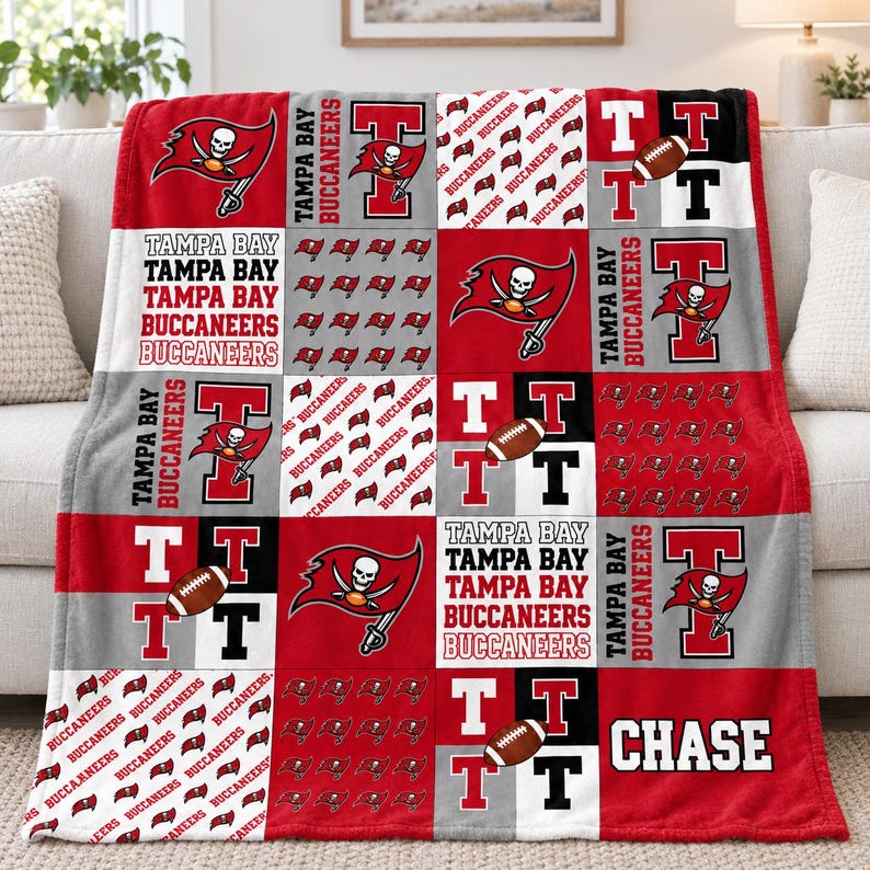 Tampa Bay Buccaneers Custom Name Flannel Blanket,Pirate Flag Patchwork Print Football Throw,Birthday Gift for Bucs Fans,Game Day Keepsake bild 2