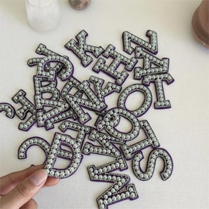 Patches de pérola, Patches de alfabeto para passar a ferro, Patches de letras de pérola, Patches de letras para costurar, Patches de letras de pérolas e strass, Patches de letras faça você mesmo
