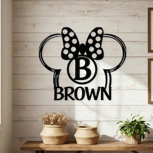 Targa da parete in metallo personalizzata con contorno di doppie orecchie rotonde, targa per porta personalizzata con iniziali e nome di famiglia, fiocco opzionale, testo personalizzato, decorazione per la casa