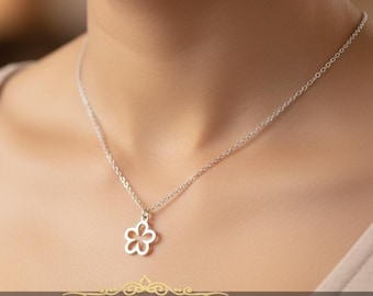 Collar con colgante de flor de plata de ley 925 hecho a mano