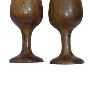 Set med 2 trävinglas: Okrossbar kalkbägare