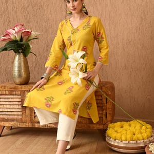 Sunshine gele bloemen Kurta-broekset: etnische kleding met kantdetail