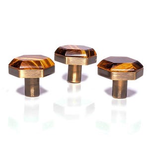 Handgjord lådknopp och handtag av tigeröga ädelsten med konisk hexagon