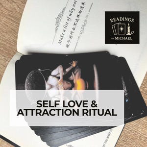 Op de afbeelding: Een tarotkaartspel met de tekst "SELF LOVE & ATTRACTION RITUAL" over de kaarten. De afbeelding bevat ook de tekst "READINGS BY MICHAEL" en een pagina met tekst in het Engels en Chinees.