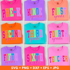 Könnte beinhalten: Neun farbenfrohe T-Shirts mit Aufdrucken für verschiedene Klassenstufen: "PRE-K", "Kindergarten", "First Grade", "Second Grade", "Third Grade", "Fourth Grade", "Fifth Grade", "Sixth Grade" und "Teacher". Jedes Shirt hat eine andere Farbe und Textgestaltung.