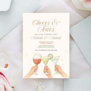 Puede incluir: Invitación a una fiesta de despedida con el texto "Cheers & Tears". La invitación presenta ilustraciones de acuarela de tres manos brindando con una copa de vino, una margarita y un martini. La invitación incluye detalles del evento.
