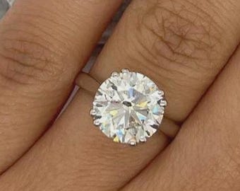 Anillo solitario de oro de 14 quilates con diamantes redondos cultivados en laboratorio de 2,75 quilates y doble garra.