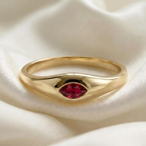 14K Solid Gold Marquise Rubin Siegelring Pinky, Slim Minimal Band Schmuck, Geburtstagsgeschenk für Frauen, klein Ost West Pinky Ring für sie