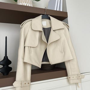 Cropped Cream Leather Jacket with Wide Lapel – Soft Shearling Collar – Women’s Handmade Outerwear